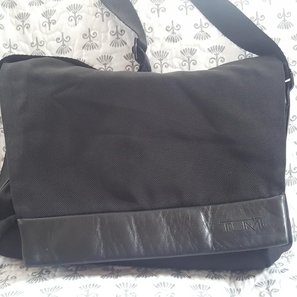 TUMI Crossbody Messenger Travel Bag Ballistic Nylon Leather Magnetic Flap 4366D3